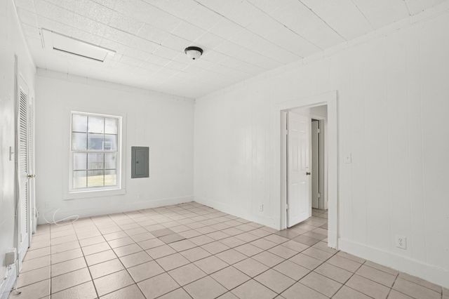 302 S Wood Street, Cleburne, TX 76033