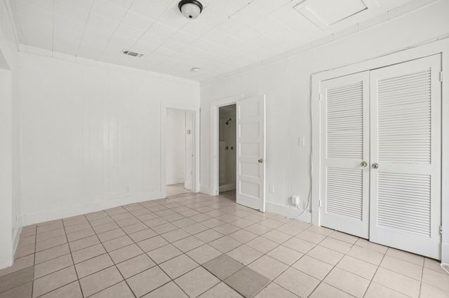 302 S Wood Street, Cleburne, TX 76033