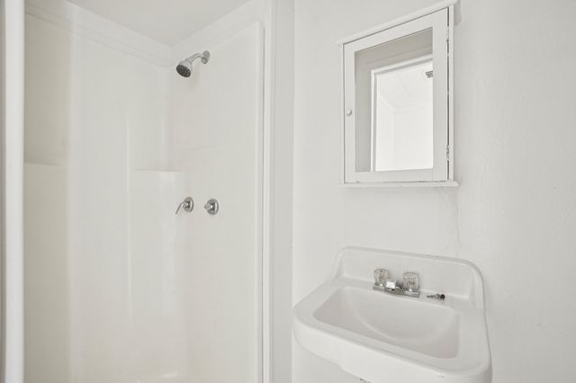 302 S Wood Street, Cleburne, TX 76033