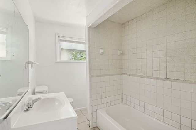 302 S Wood Street, Cleburne, TX 76033