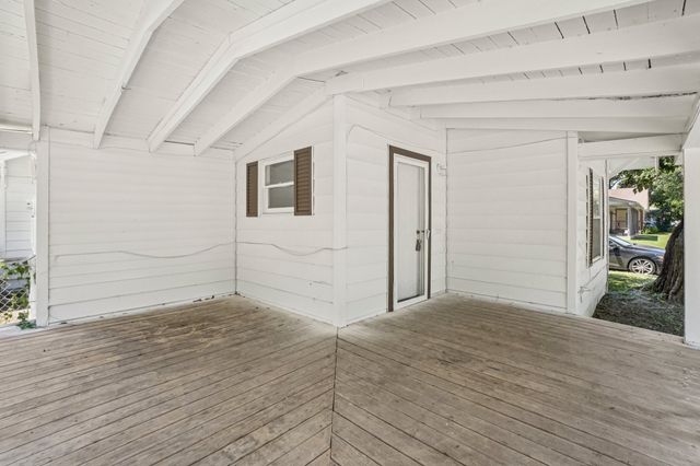 302 S Wood Street, Cleburne, TX 76033