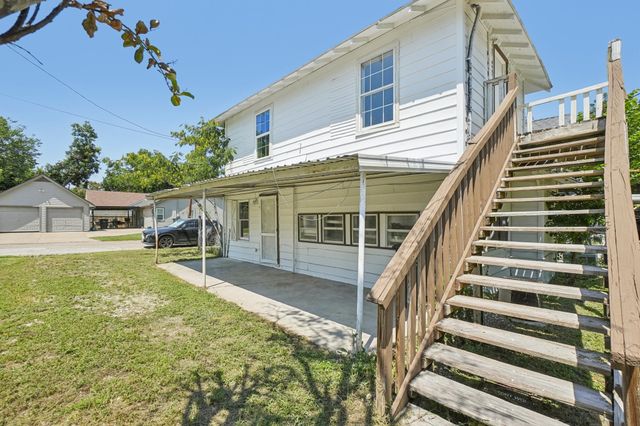 302 S Wood Street, Cleburne, TX 76033