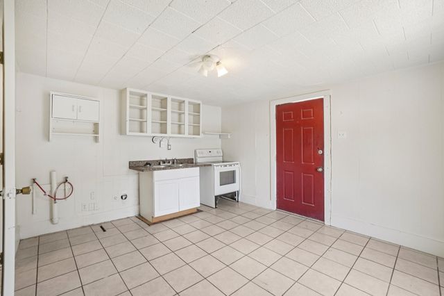 302 S Wood Street, Cleburne, TX 76033