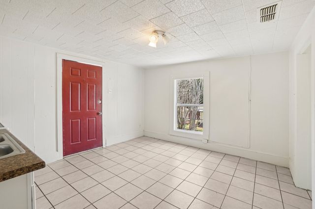 302 S Wood Street, Cleburne, TX 76033