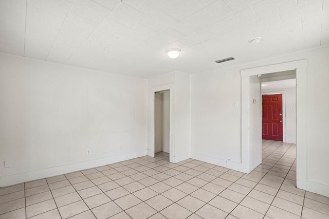 302 S Wood Street, Cleburne, TX 76033