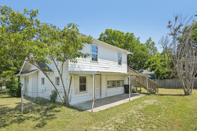 302 S Wood Street, Cleburne, TX 76033