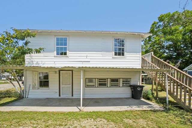 302 S Wood Street, Cleburne, TX 76033