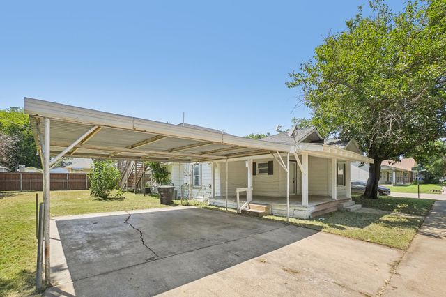 302 S Wood Street, Cleburne, TX 76033