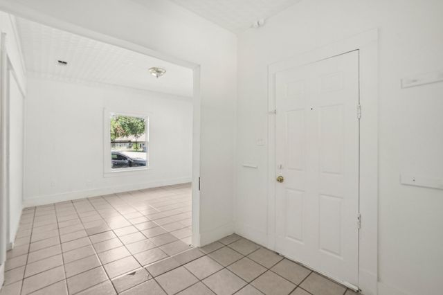 302 S Wood Street, Cleburne, TX 76033