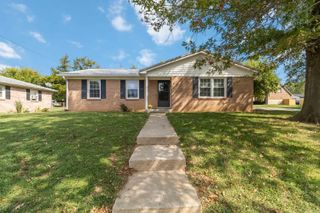 826 Kingsway Drive, Versailles, KY 40383