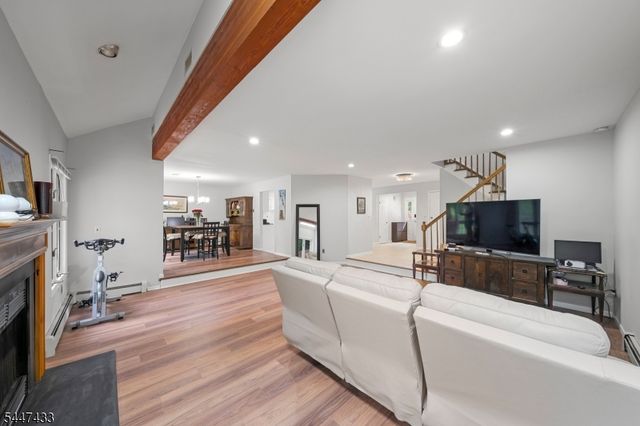 35 Mulford Dr, Wayne Twp., NJ 07470
