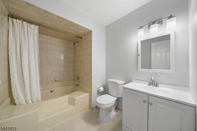 35 Mulford Dr, Wayne Twp., NJ 07470