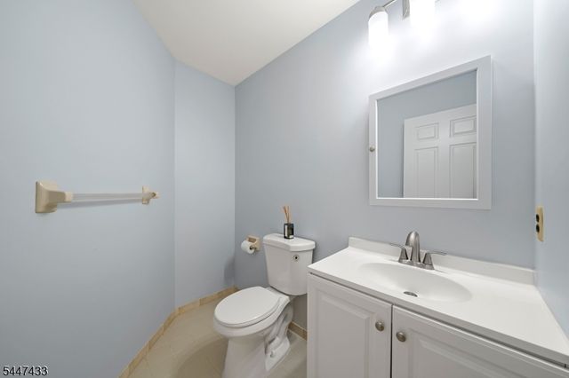 35 Mulford Dr, Wayne Twp., NJ 07470