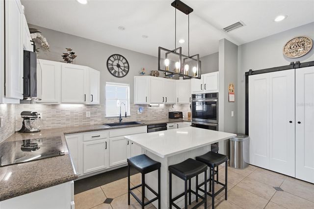 1873 64TH AVENUE N, St Petersburg, FL 33702