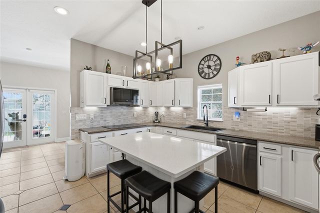 1873 64TH AVENUE N, St Petersburg, FL 33702