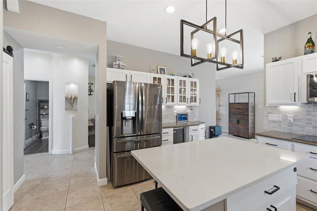 1873 64TH AVENUE N, St Petersburg, FL 33702