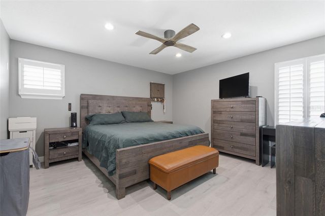 1873 64TH AVENUE N, St Petersburg, FL 33702
