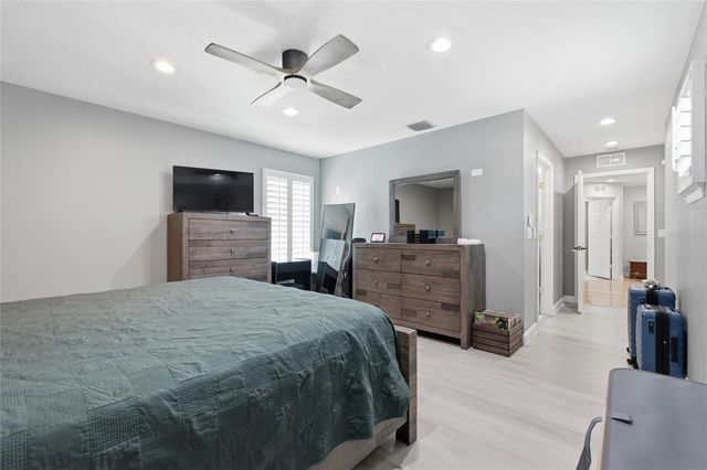 1873 64TH AVENUE N, St Petersburg, FL 33702