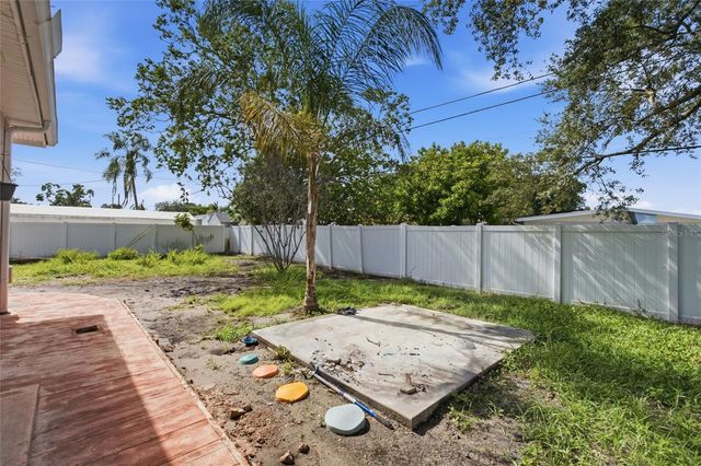 1873 64TH AVENUE N, St Petersburg, FL 33702