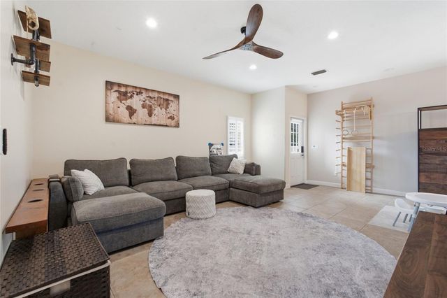 1873 64TH AVENUE N, St Petersburg, FL 33702
