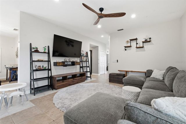 1873 64TH AVENUE N, St Petersburg, FL 33702