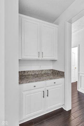 8274 Sweetclover, Indianapolis, IN 46256