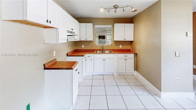 2760 NW 58th St, Miami, FL 33142