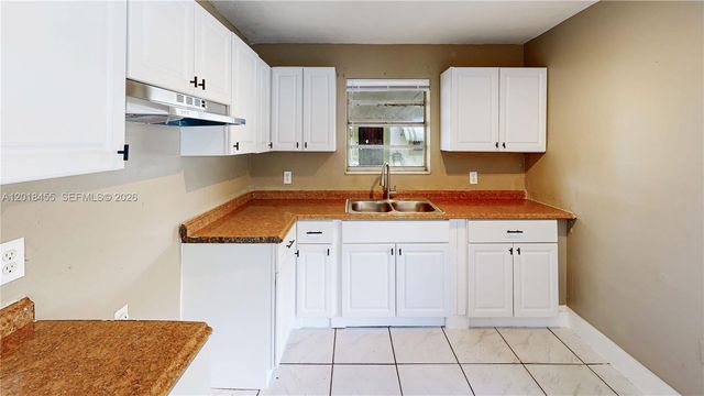 2760 NW 58th St, Miami, FL 33142