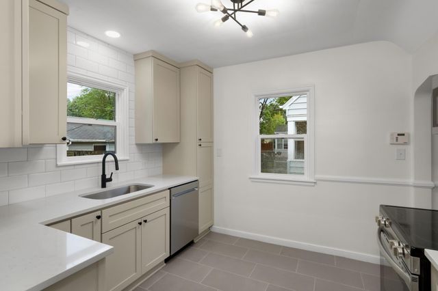 4150 Abbott Avenue N, Robbinsdale, MN 55422
