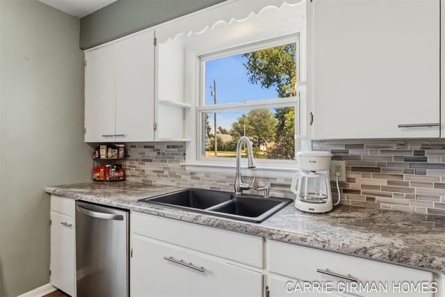 918 Paw Paw Drive, Holland, MI 49423