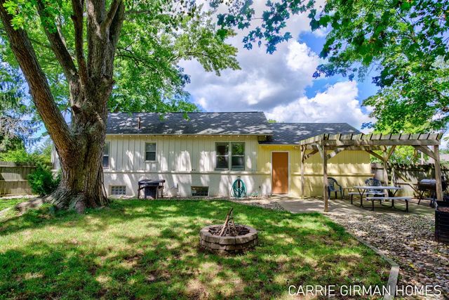 918 Paw Paw Drive, Holland, MI 49423