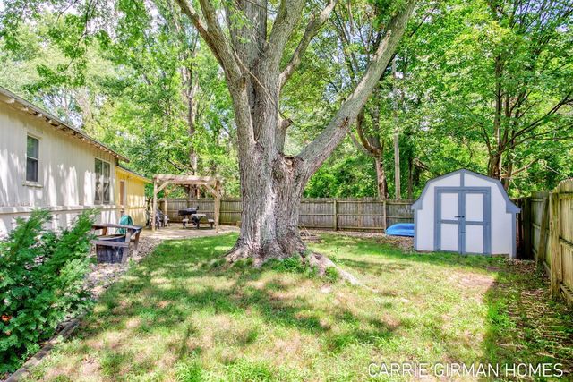 918 Paw Paw Drive, Holland, MI 49423