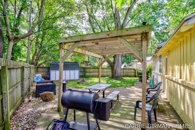 918 Paw Paw Drive, Holland, MI 49423