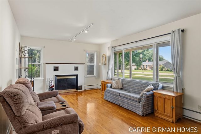 918 Paw Paw Drive, Holland, MI 49423
