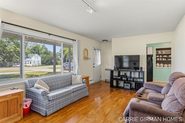 918 Paw Paw Drive, Holland, MI 49423