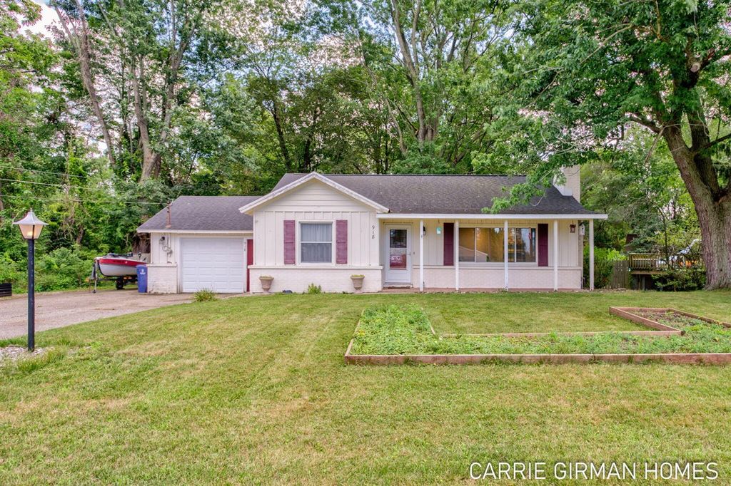 918 Paw Paw Drive, Holland, MI 49423