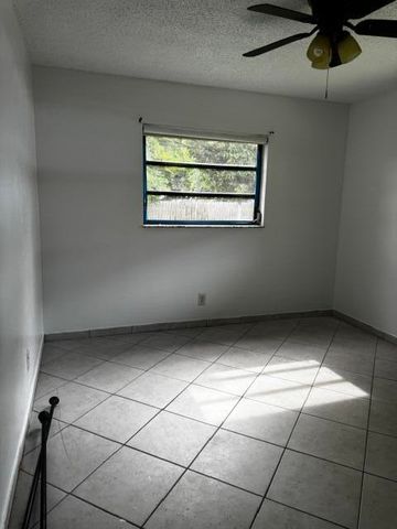 1871 W FOREST Avenue west, Palm Springs, FL 33406