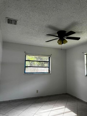 1871 W FOREST Avenue west, Palm Springs, FL 33406