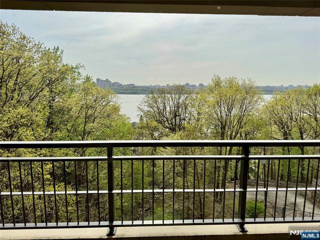 4 Horizon Road G-3, Fort Lee, NJ 07024