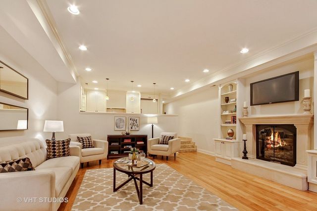 82 E Elm Street 1, Chicago, IL 60611
