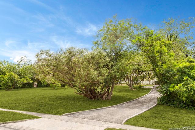 527 Kings Ct, San Antonio, TX 78212