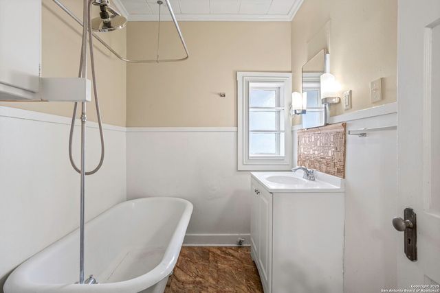 527 Kings Ct, San Antonio, TX 78212