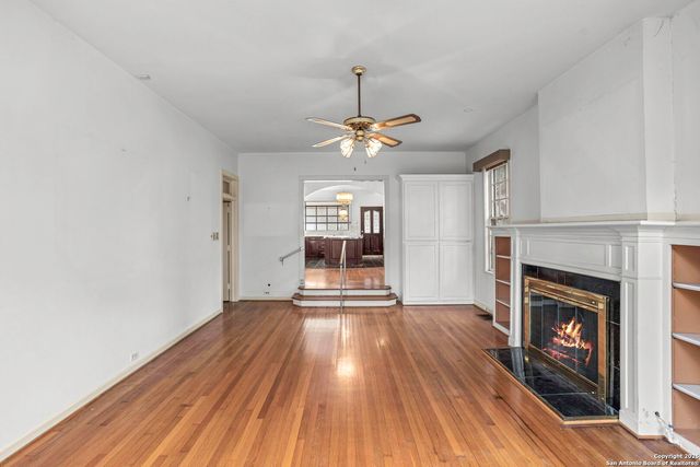 527 Kings Ct, San Antonio, TX 78212