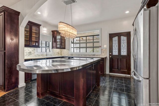 527 Kings Ct, San Antonio, TX 78212