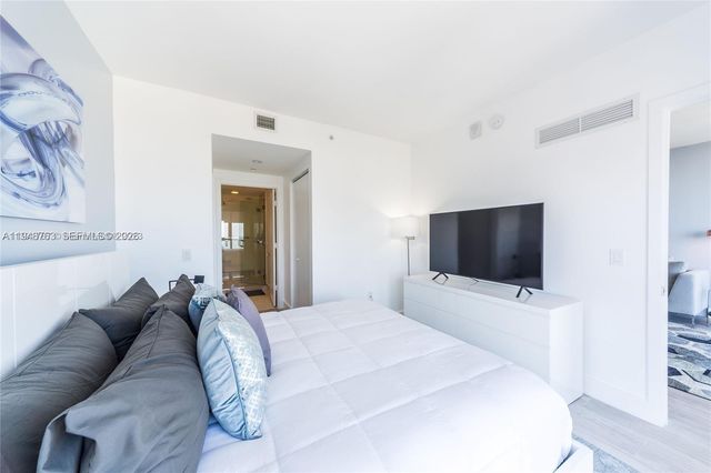 121 NE 34th St 3005, Miami, FL 33137