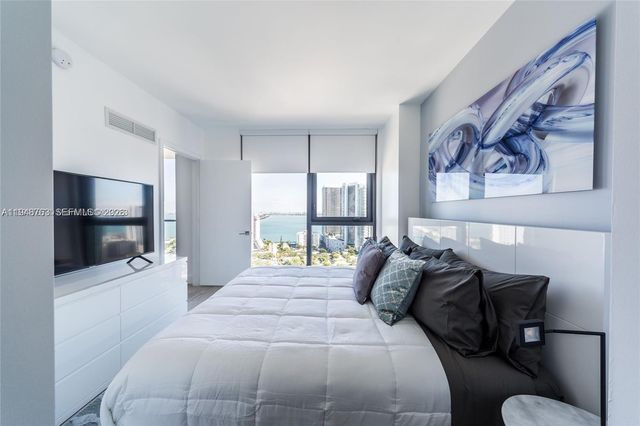 121 NE 34th St 3005, Miami, FL 33137