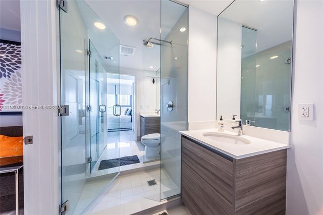 121 NE 34th St 3005, Miami, FL 33137