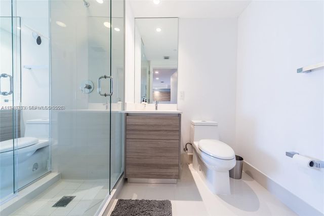 121 NE 34th St 3005, Miami, FL 33137