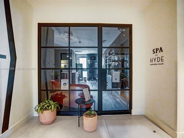 121 NE 34th St 3005, Miami, FL 33137