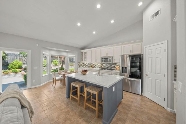 396 Caldarella Cir, Roseville, CA 95678